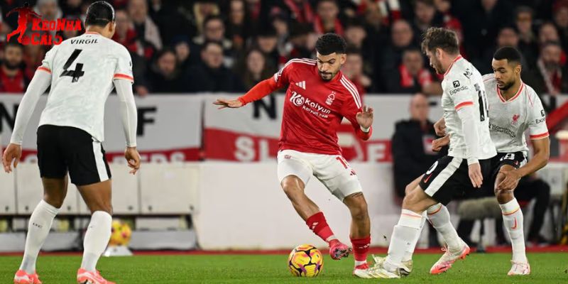 Nottingham gây bất ngờ trong trận lượt đi trước Liverpool